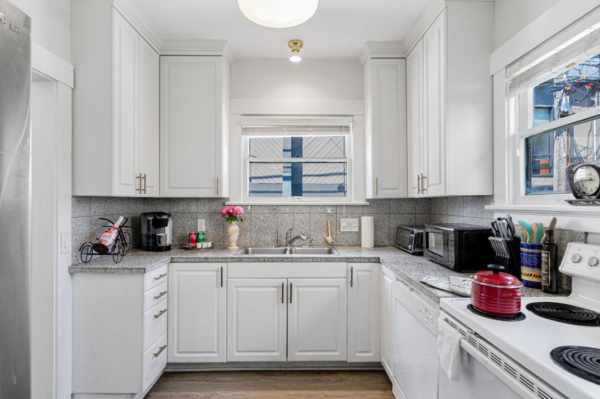 Vintage 3 Bedroom Home In Prime Eastlake Seattle With Private Parking 外观 照片