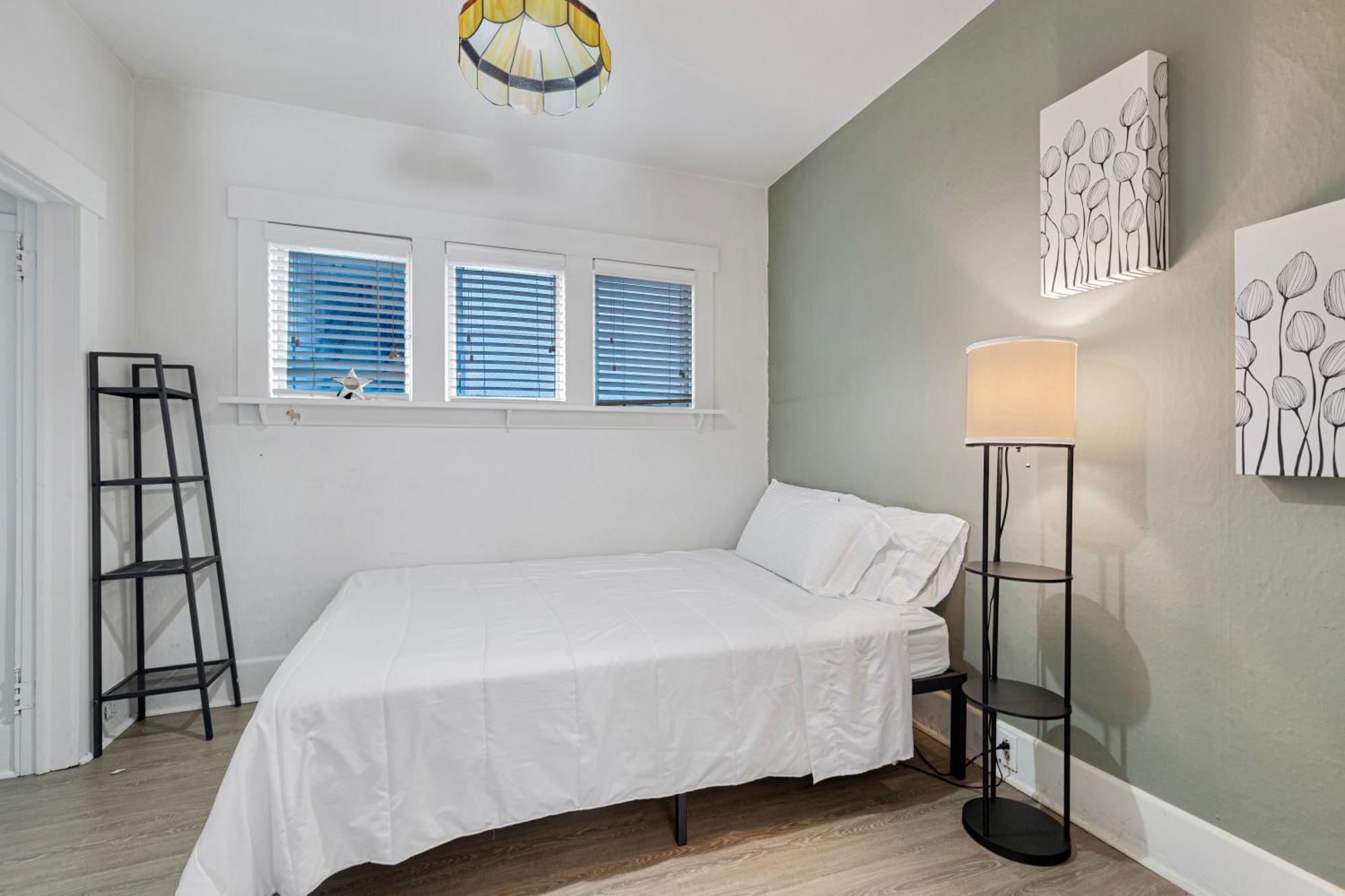 Vintage 3 Bedroom Home In Prime Eastlake Seattle With Private Parking 外观 照片